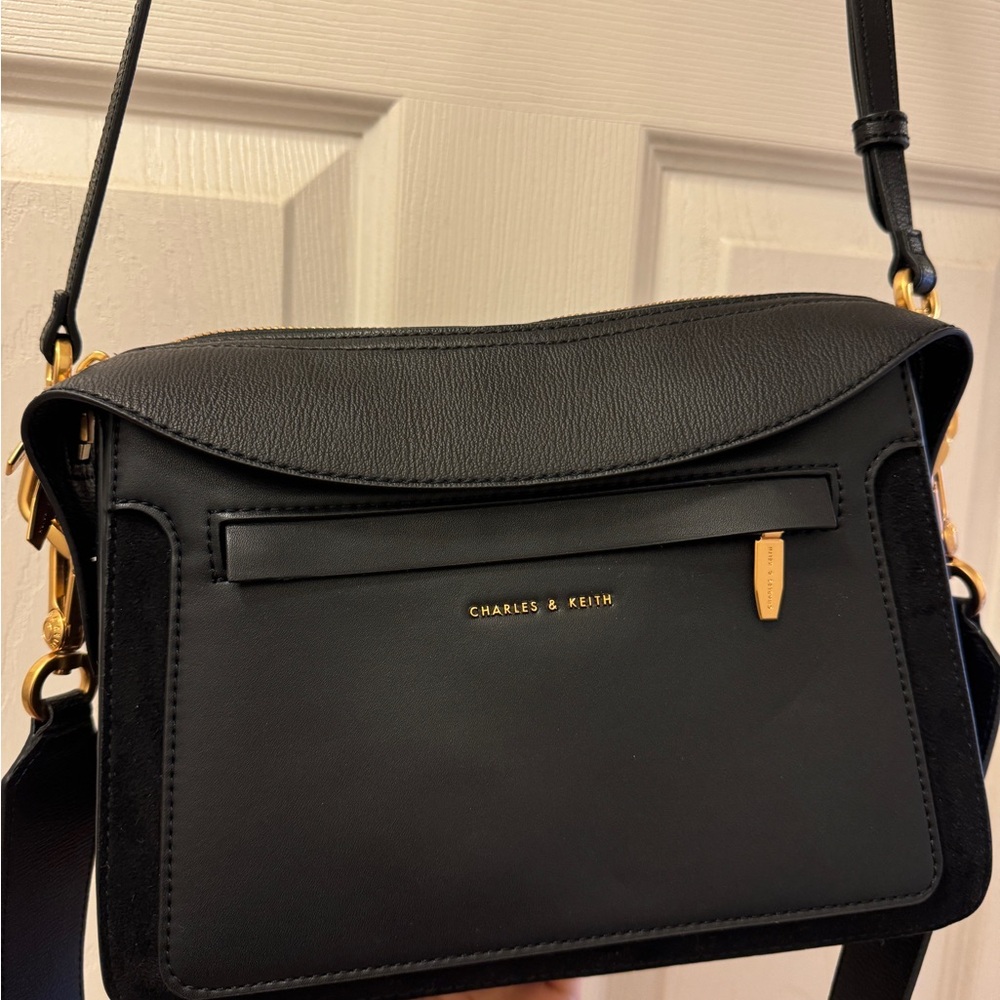 Charles & Keith crossbody/shoulder bag